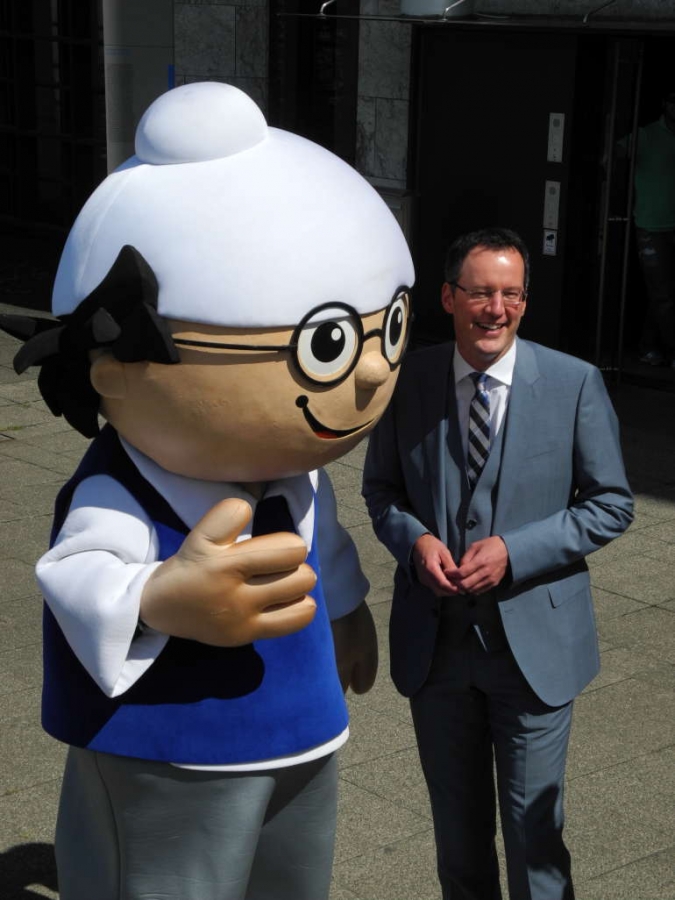 Oberbürgermeister Michael Ebling mit Mainzelmännchen